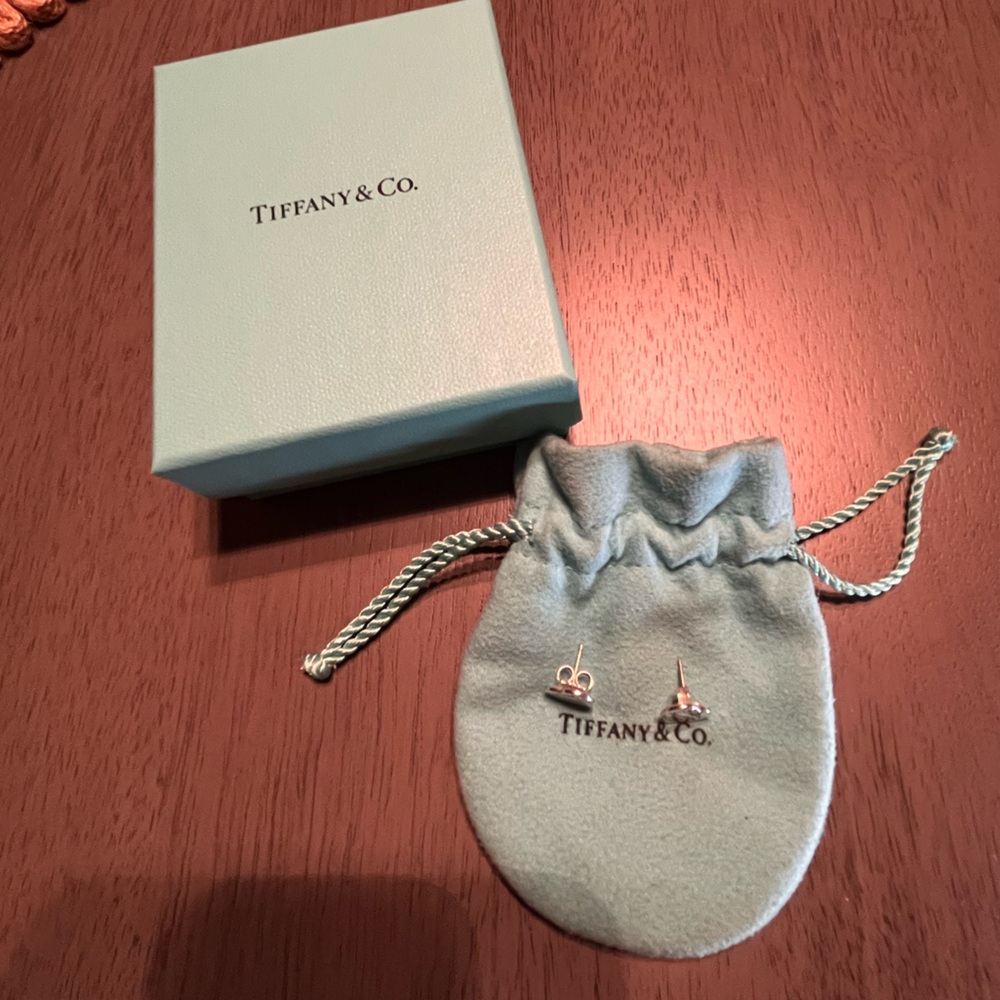 Tiffany & Co. Return to Tiffany mini heart earrings